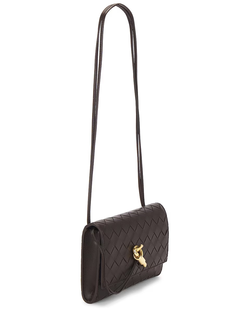 Andiamo Slim Pouch on Strap Bag Fondant & Muse Brass