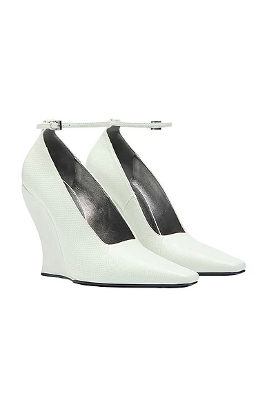 ALAΪA Wedge Pump Vert Pale